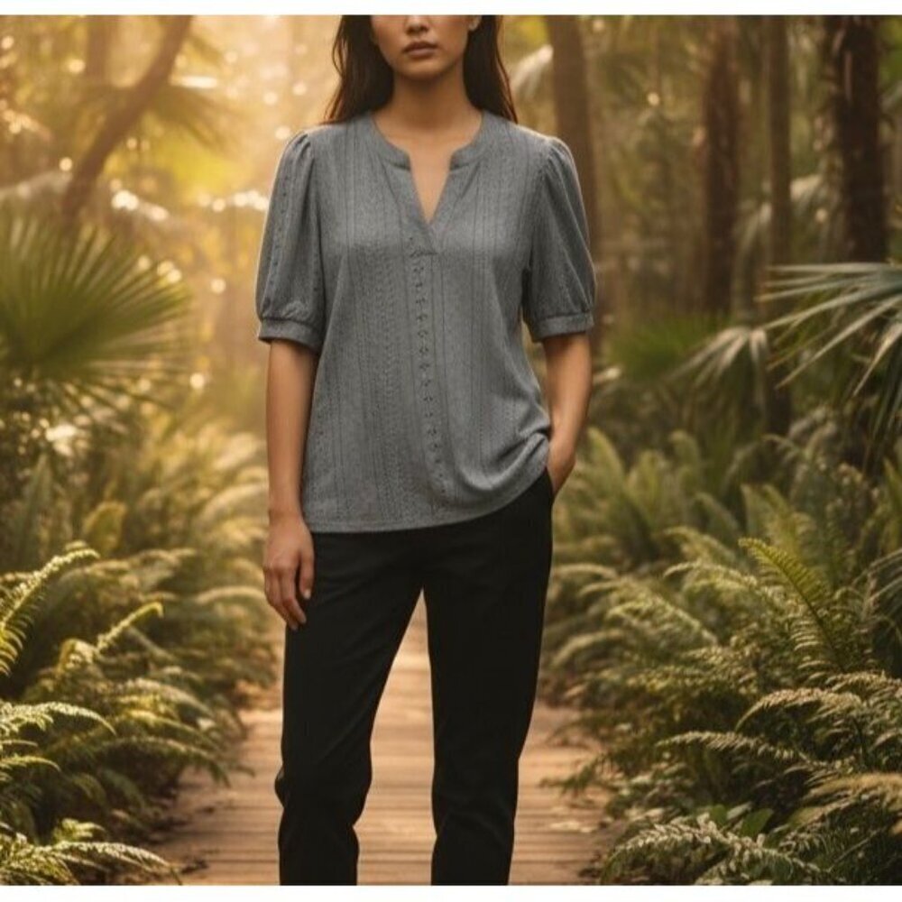NWT Womens Gray Eyelet Puff Short Sleeve V-neck Top Blouse Size Medium